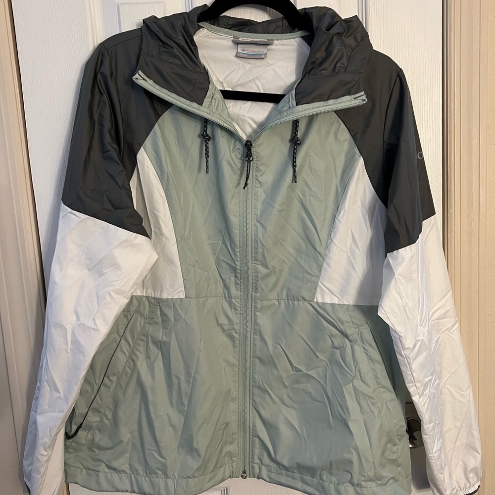 Women’s Columbia windbreaker size M
